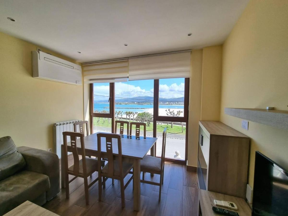 Vivienda de tres dormitorios en primera línea de playa Foz Exterior foto