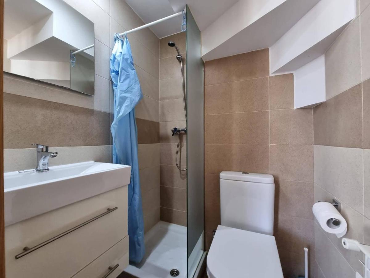 Vivienda de tres dormitorios en primera línea de playa Foz Exterior foto