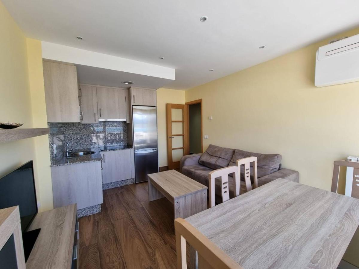 Vivienda de tres dormitorios en primera línea de playa Foz Exterior foto