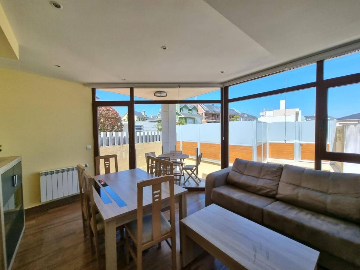 Vivienda de tres dormitorios en primera línea de playa Foz Exterior foto