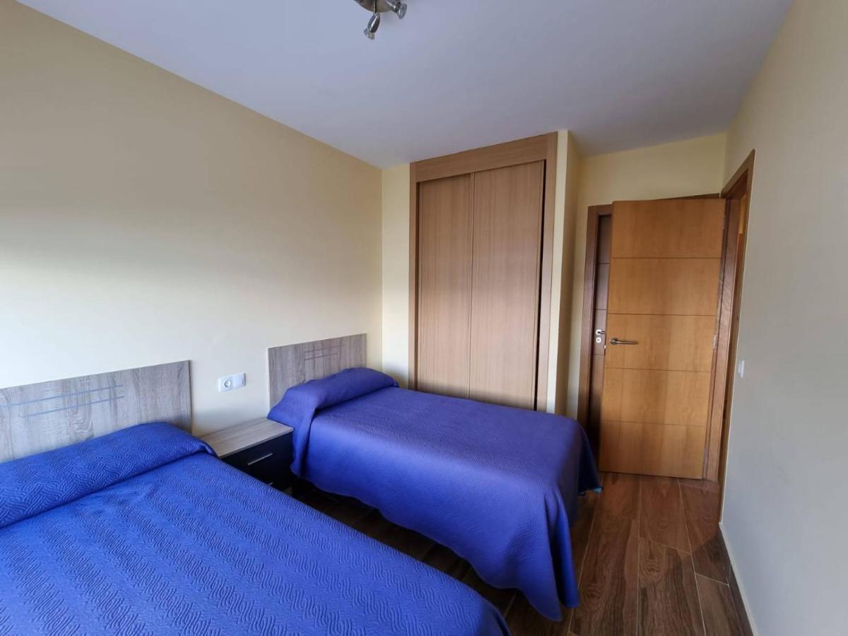 Vivienda de tres dormitorios en primera línea de playa Foz Exterior foto