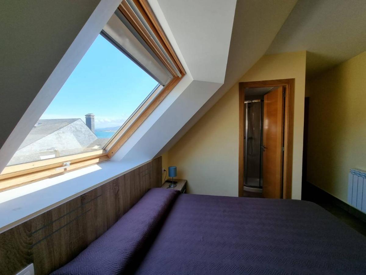 Vivienda de tres dormitorios en primera línea de playa Foz Exterior foto