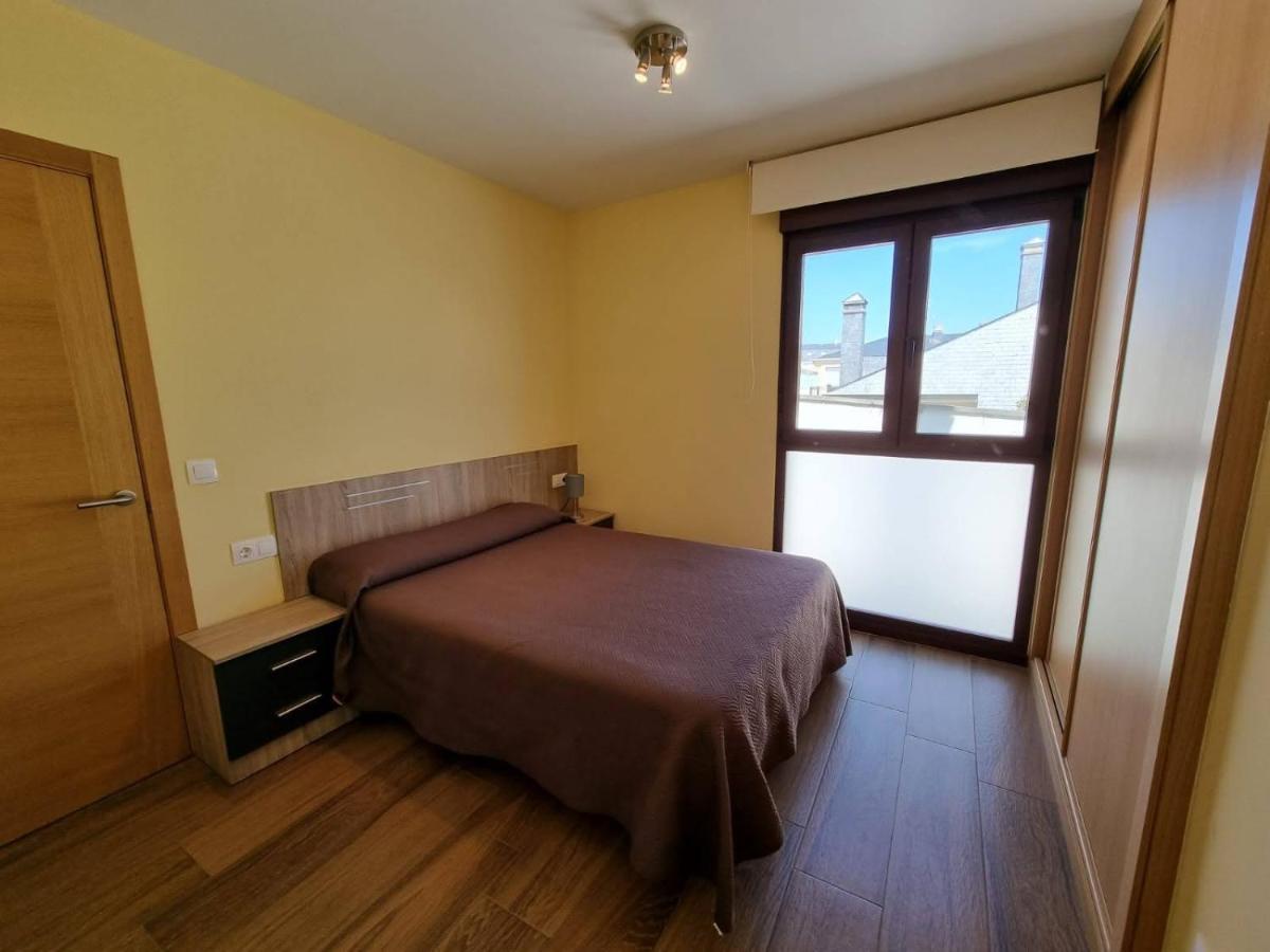 Vivienda de tres dormitorios en primera línea de playa Foz Exterior foto