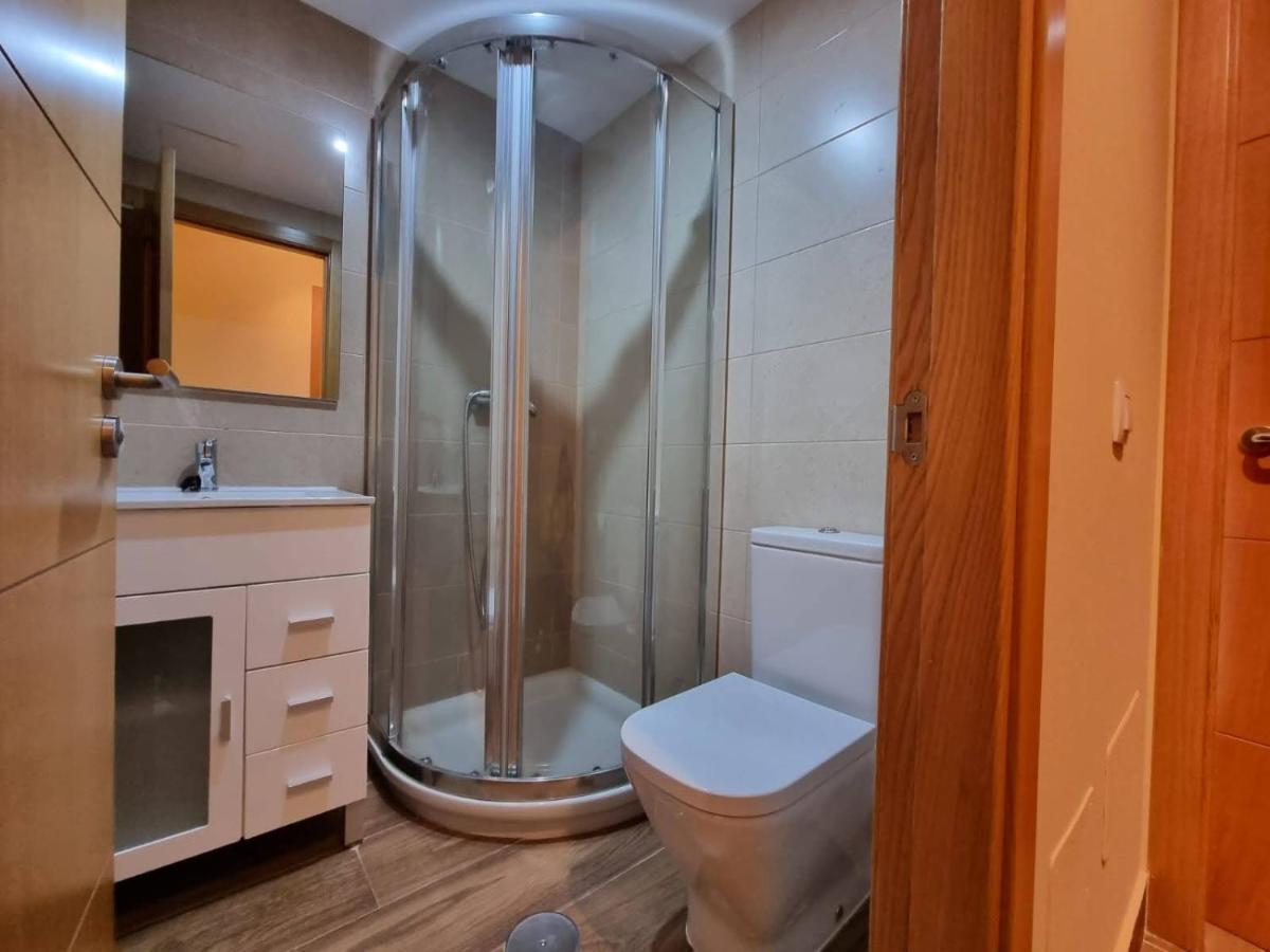 Vivienda de tres dormitorios en primera línea de playa Foz Exterior foto