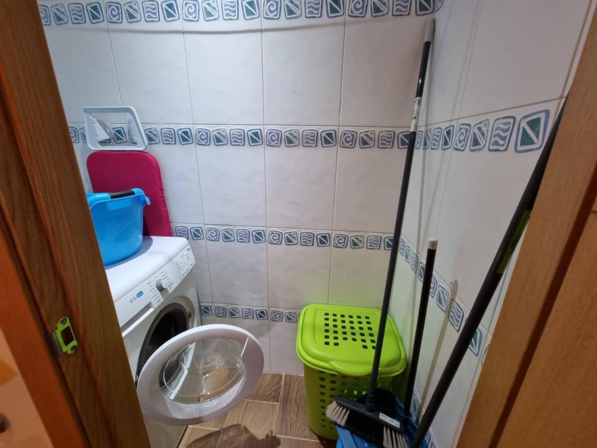 Vivienda de tres dormitorios en primera línea de playa Foz Exterior foto