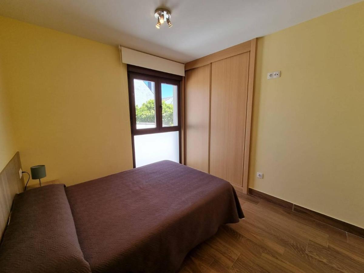 Vivienda de tres dormitorios en primera línea de playa Foz Exterior foto