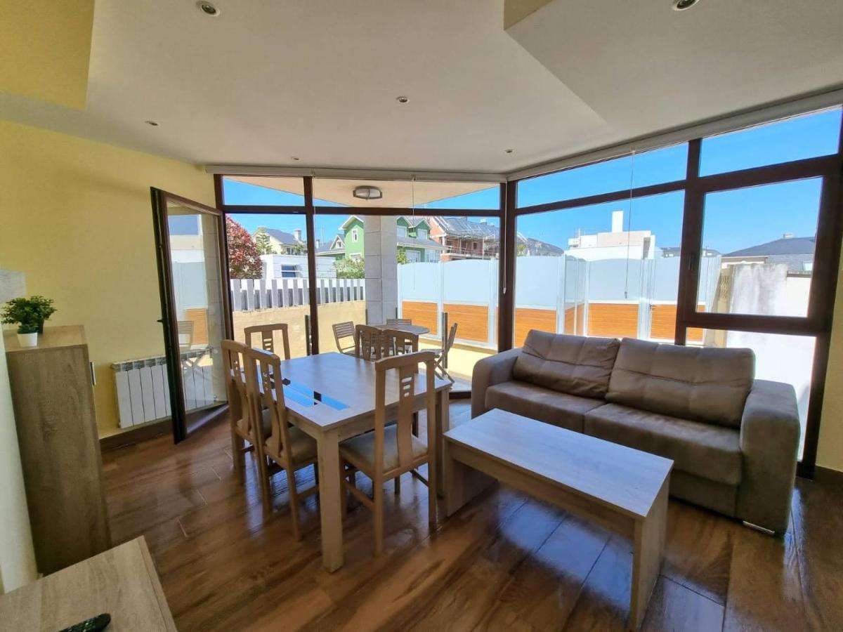Vivienda de tres dormitorios en primera línea de playa Foz Exterior foto