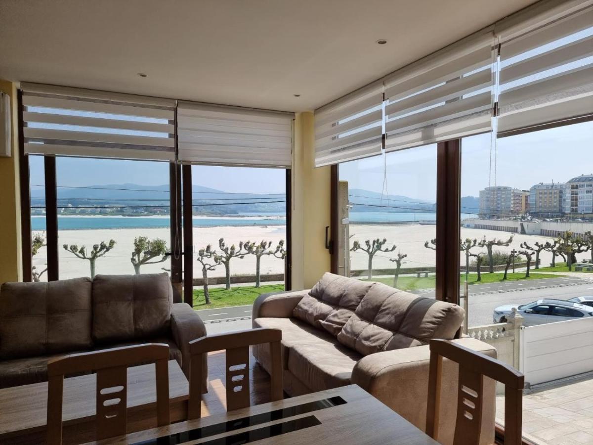 Vivienda de tres dormitorios en primera línea de playa Foz Exterior foto