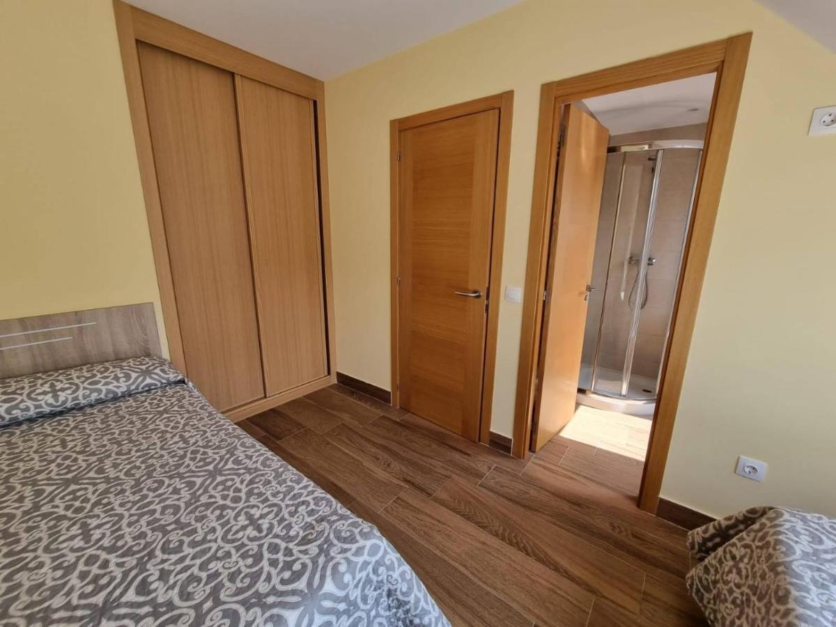 Vivienda de tres dormitorios en primera línea de playa Foz Exterior foto