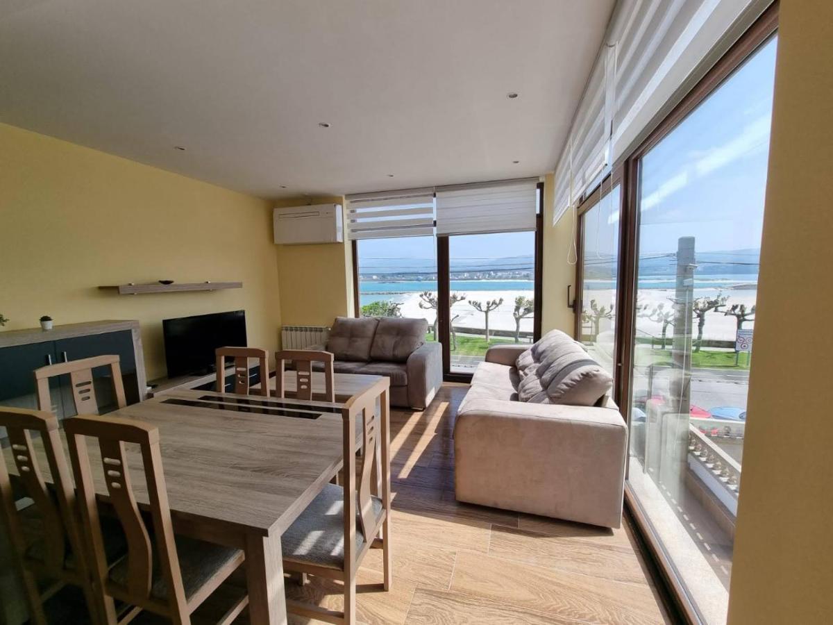 Vivienda de tres dormitorios en primera línea de playa Foz Exterior foto