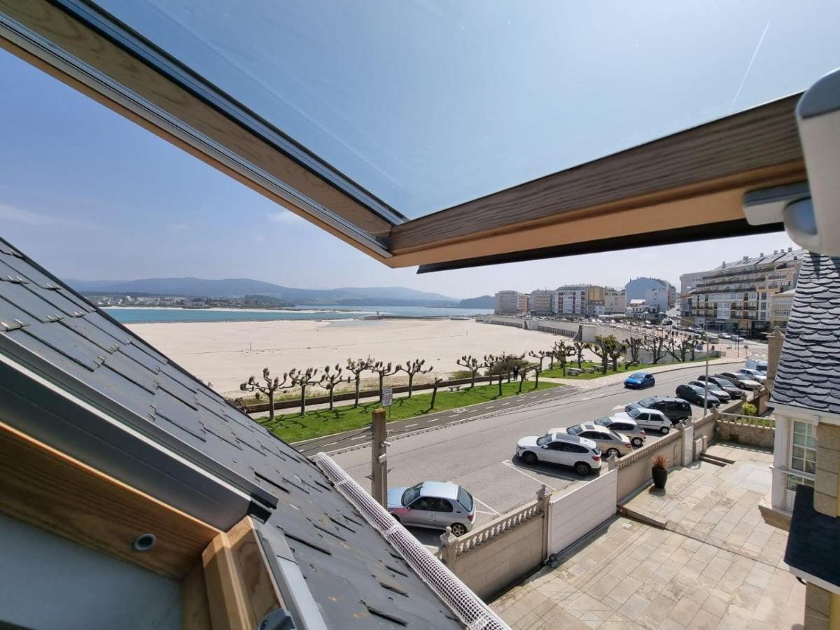 Vivienda de tres dormitorios en primera línea de playa Foz Exterior foto